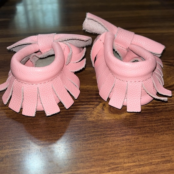 Hongteya (Amazon) baby girls pink moccasins size 4 - Picture 5 of 9